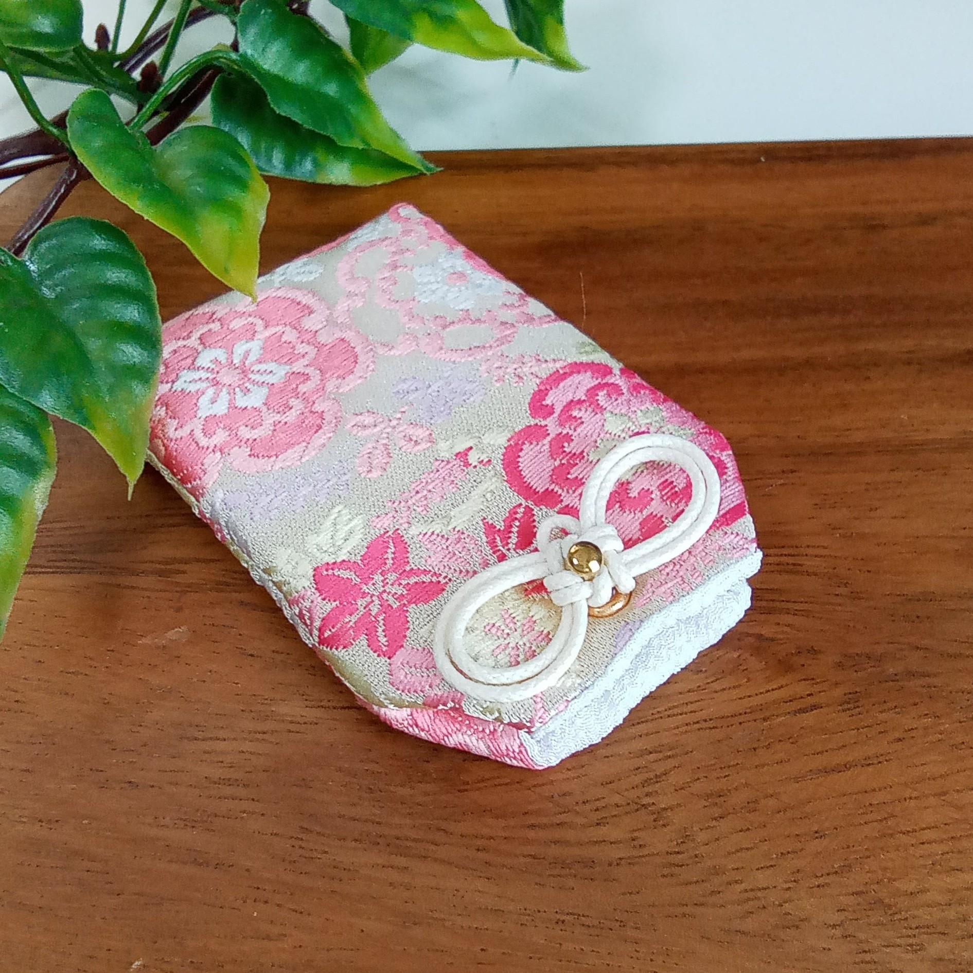 ❁新作❁ お守り袋 金襴 ❋蔓華文(シャンパン)❋ セット売りもあります | 7枚目